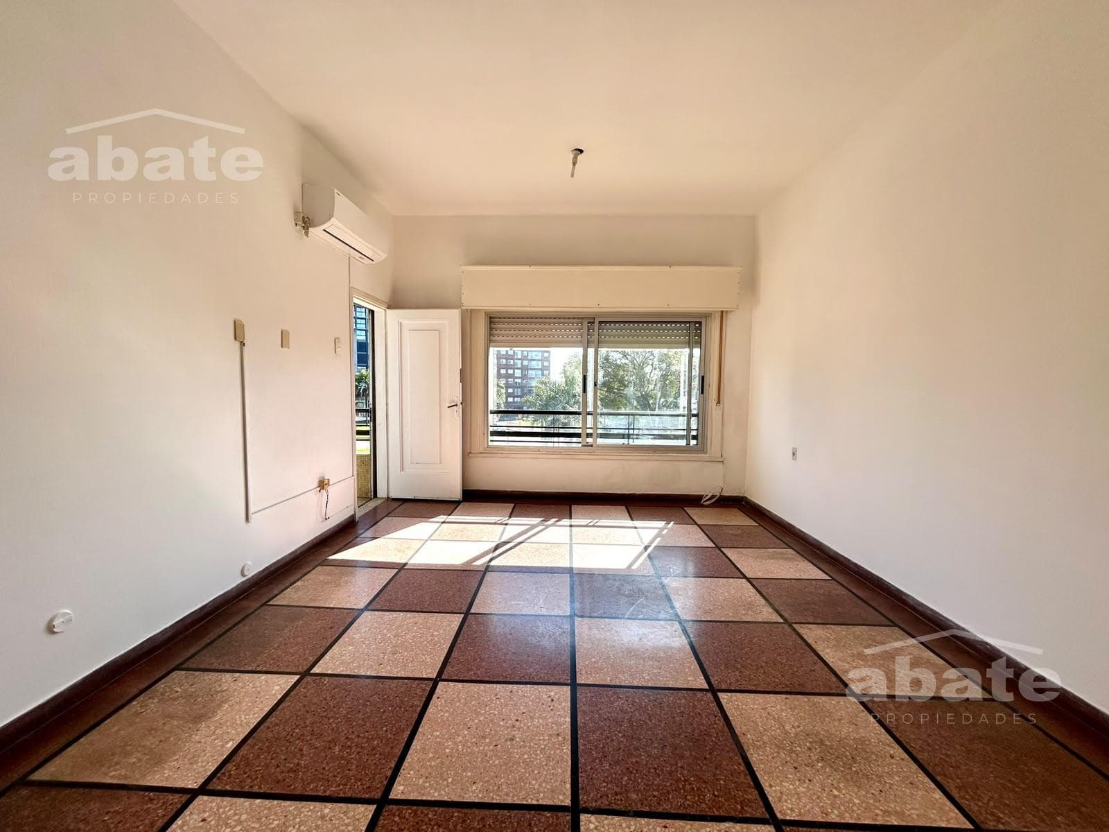 Alquiler apartamento 2 dormitorios más escritorio , 2 baños , Malvín