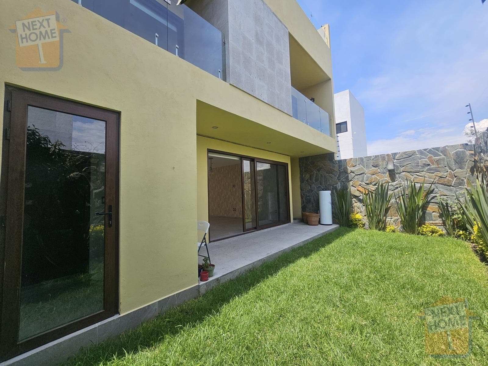 HOUSE FOR SALE IN A GATED COMMUNITY IN ZIBATÁ WITH SECURITY