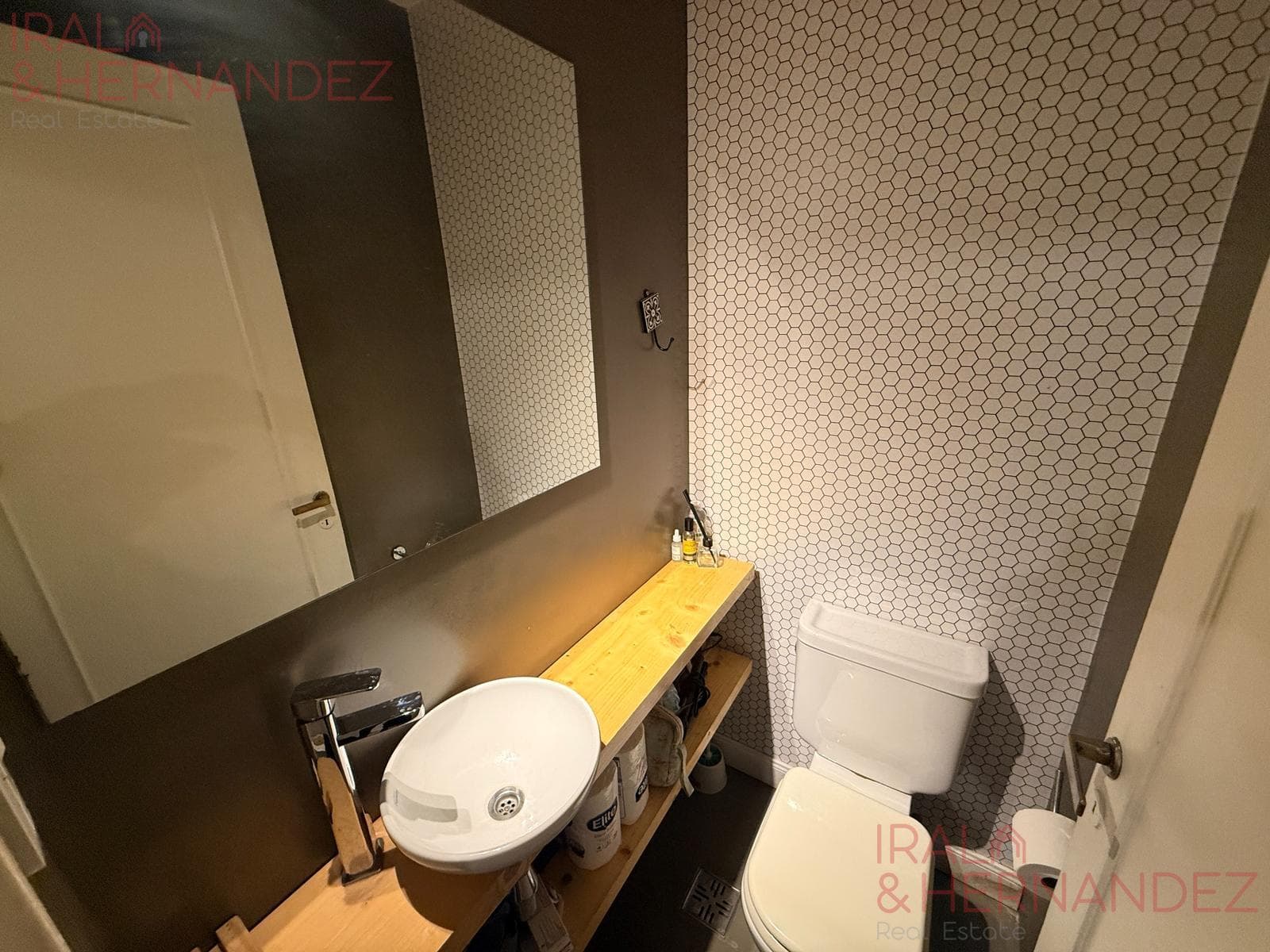 Apartment for Rent in Recoleta with a Long Balcony