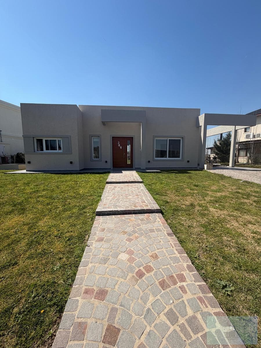 House in the SANTA INES - CANNING Neighborhood - BRAND-NEW -