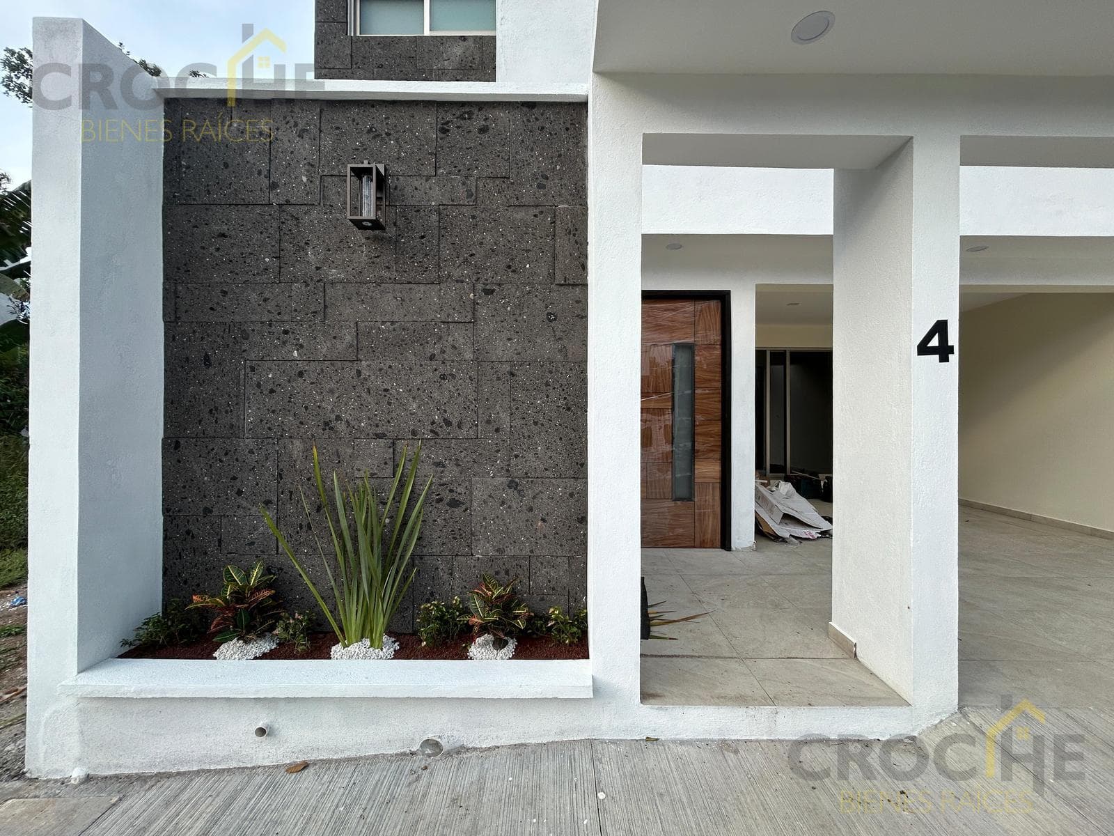 HOUSE FOR SALE IN A PRIVATE SUBDIVISION IN COATEPEC, VERACRUZ