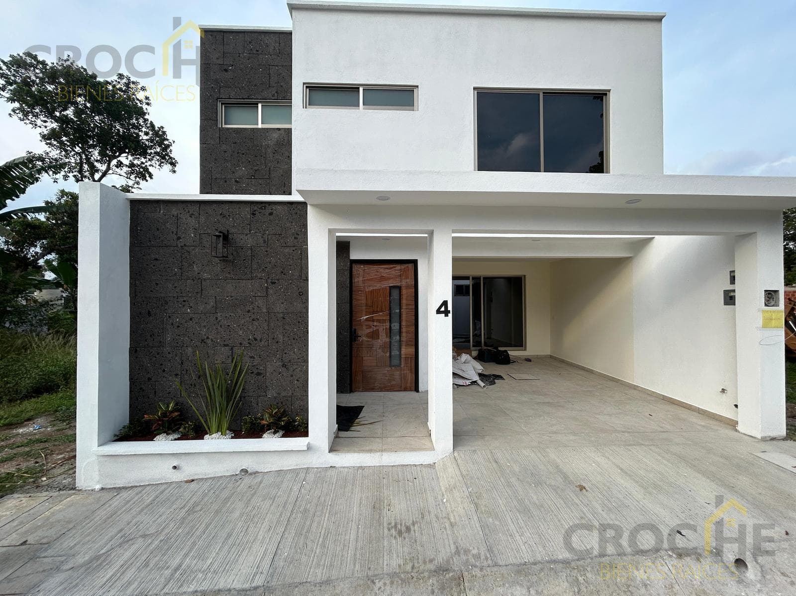 HOUSE FOR SALE IN A PRIVATE SUBDIVISION IN COATEPEC, VERACRUZ