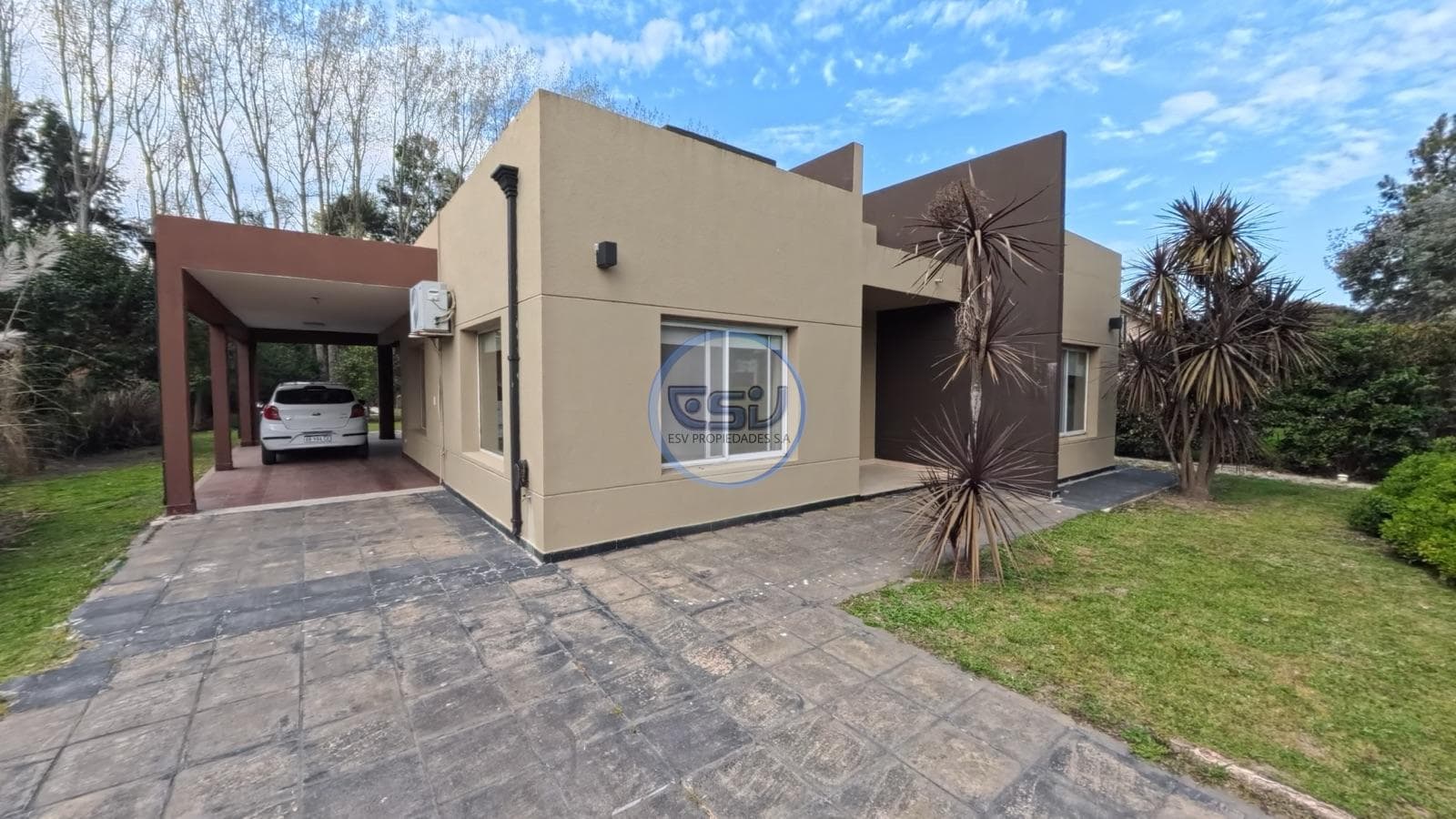 4-room house for sale with garden, barbecue, and pool at El Lauquen Country Club, Canning
