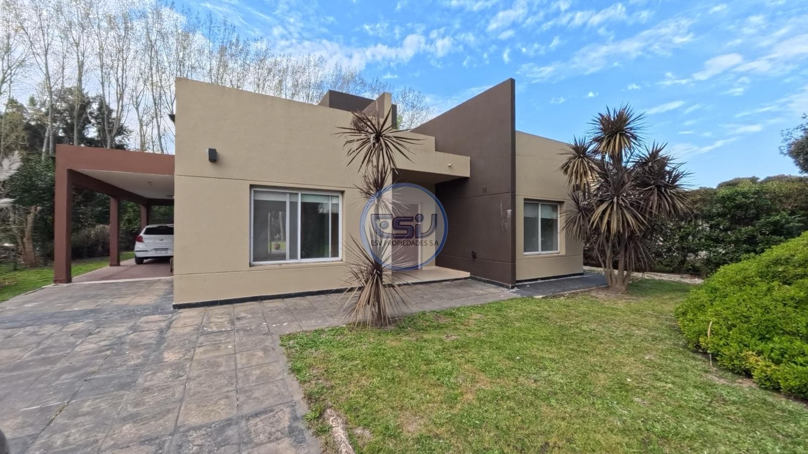 4-room house for sale with garden, barbecue, and pool at El Lauquen Country Club, Canning