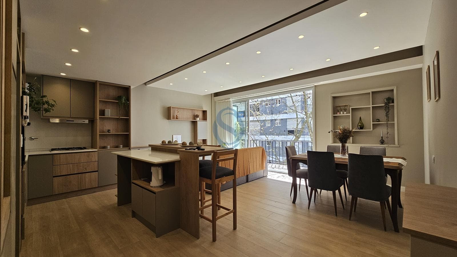 For Sale - Renovated four-room apartment with a balcony facing the street - Plaza Colón