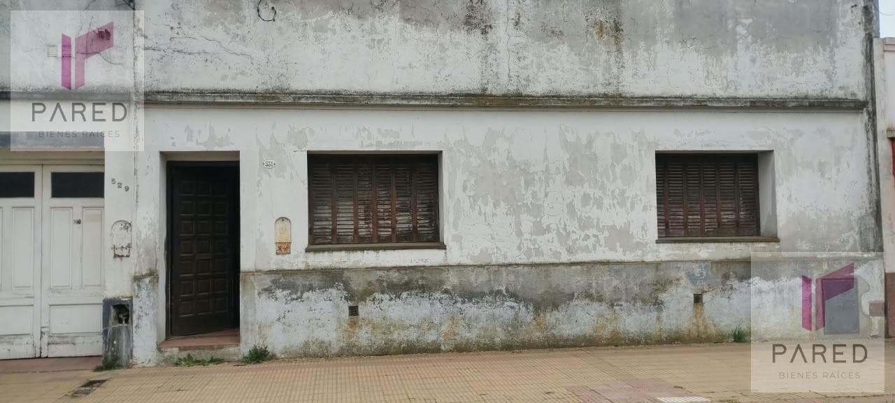 House in Need of Renovation in Las Flores