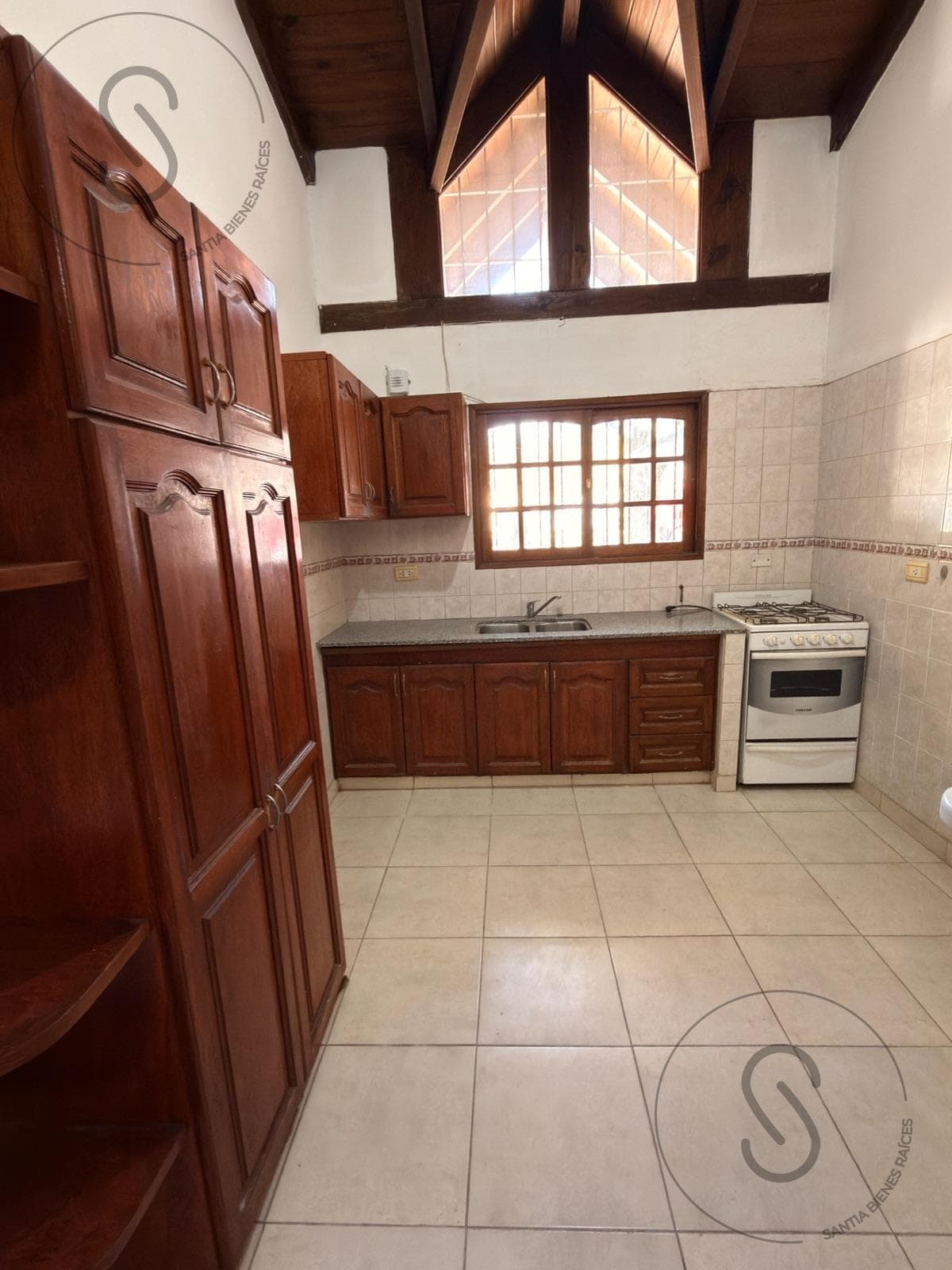 House for Sale in Villa Belgrano, 4 Bedrooms with Pool