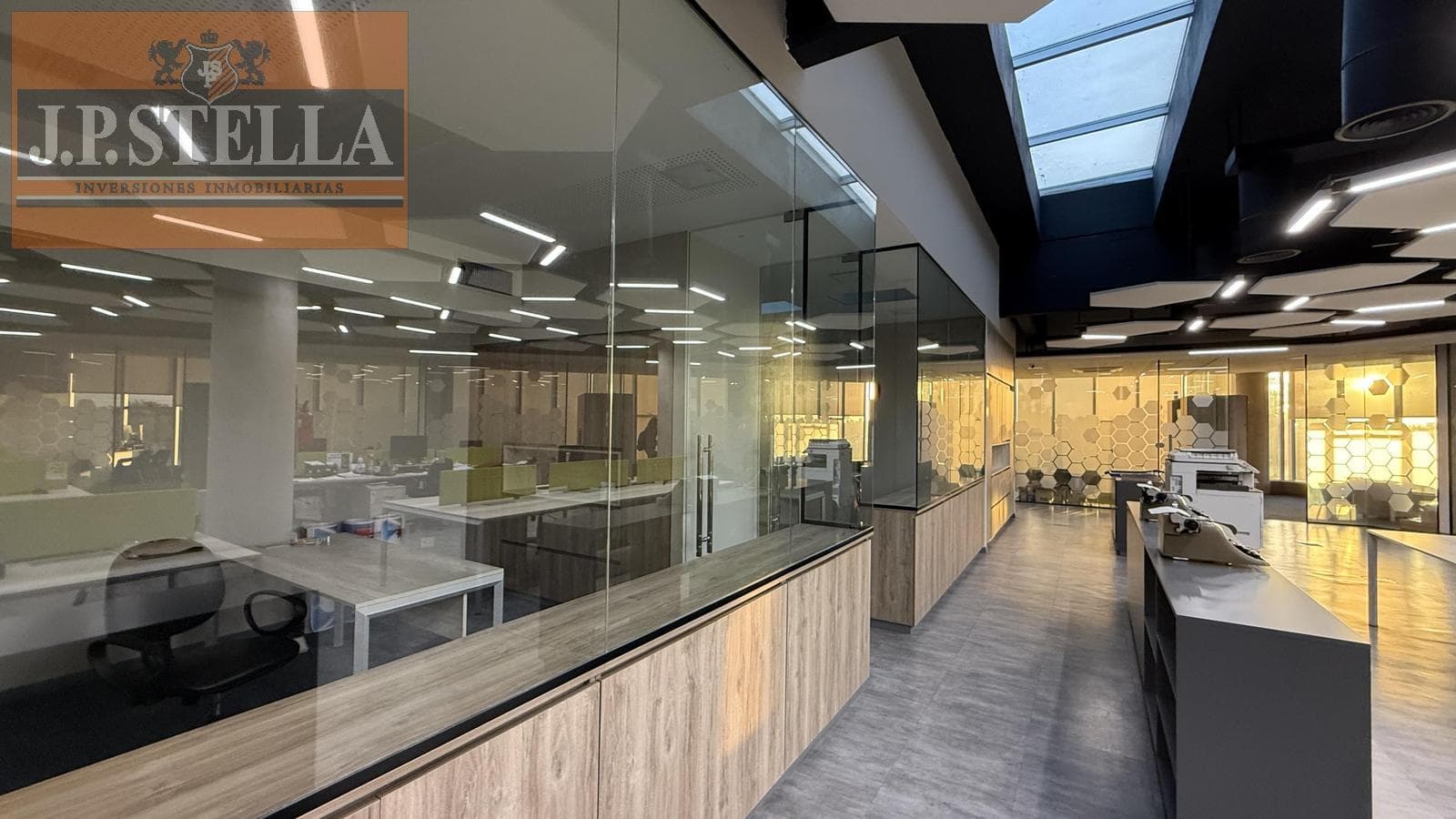 Excelente Piso de Oficinas 1100 m² c/ Estacionamiento - Moreno