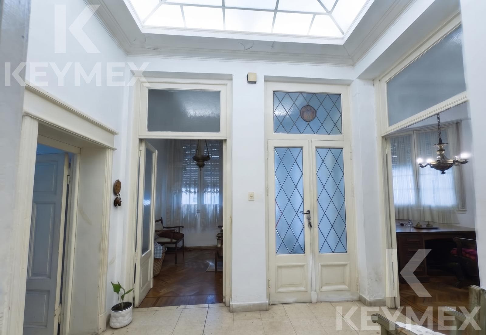 4-Bedroom House for Sale with Garage and Terrace - Corner of Calle 8 and 56, La Plata