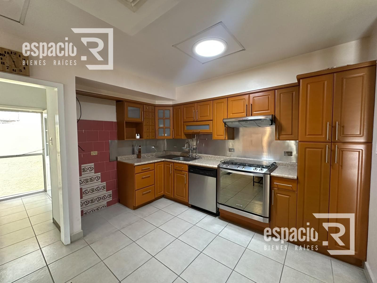 HOUSE FOR SALE IN THE VIRREYES SUBDIVISION