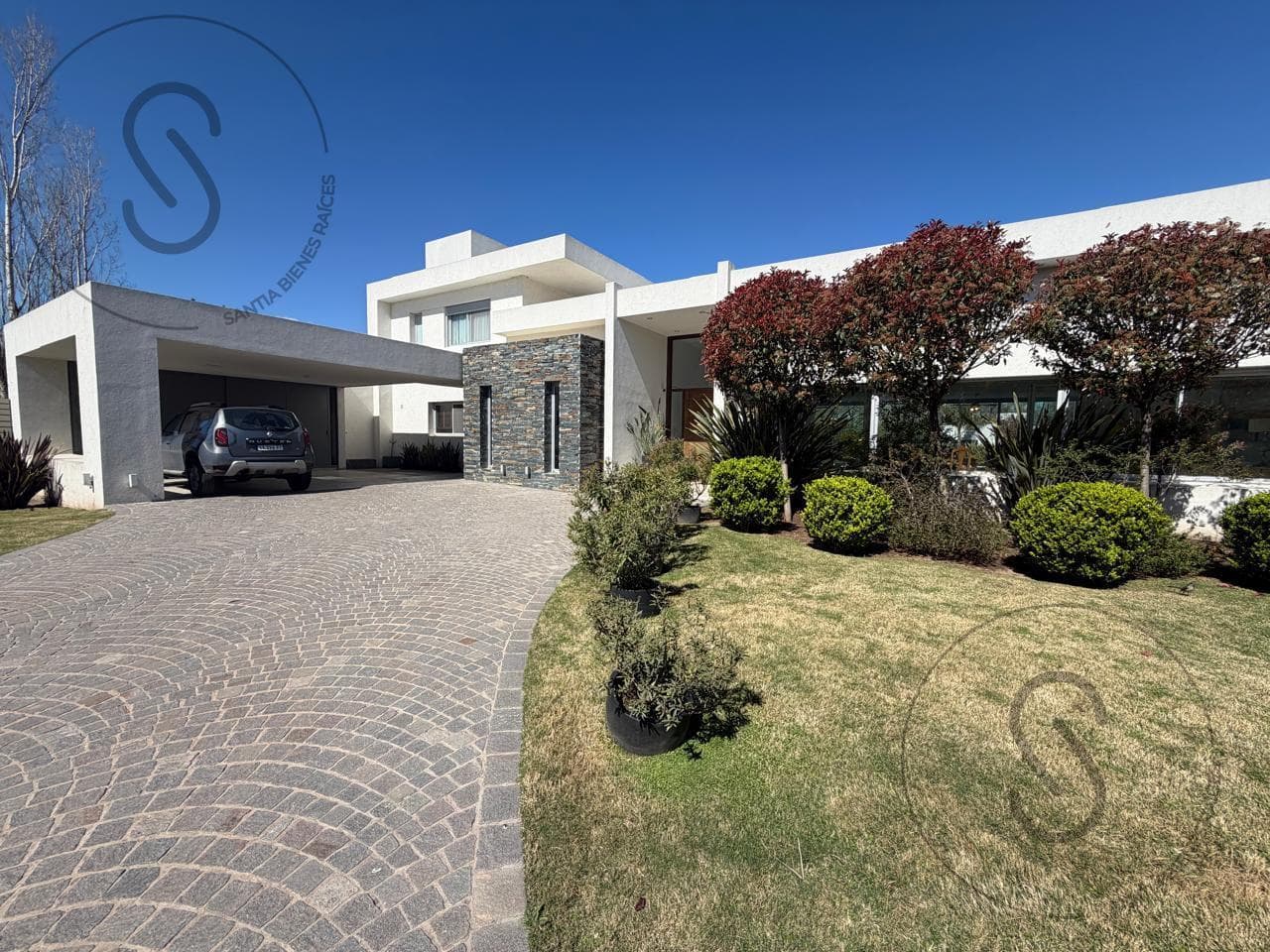 3-BEDROOM HOUSE FOR SALE, PLUS GUEST HOUSE, ALTOS DEL CHATEAU