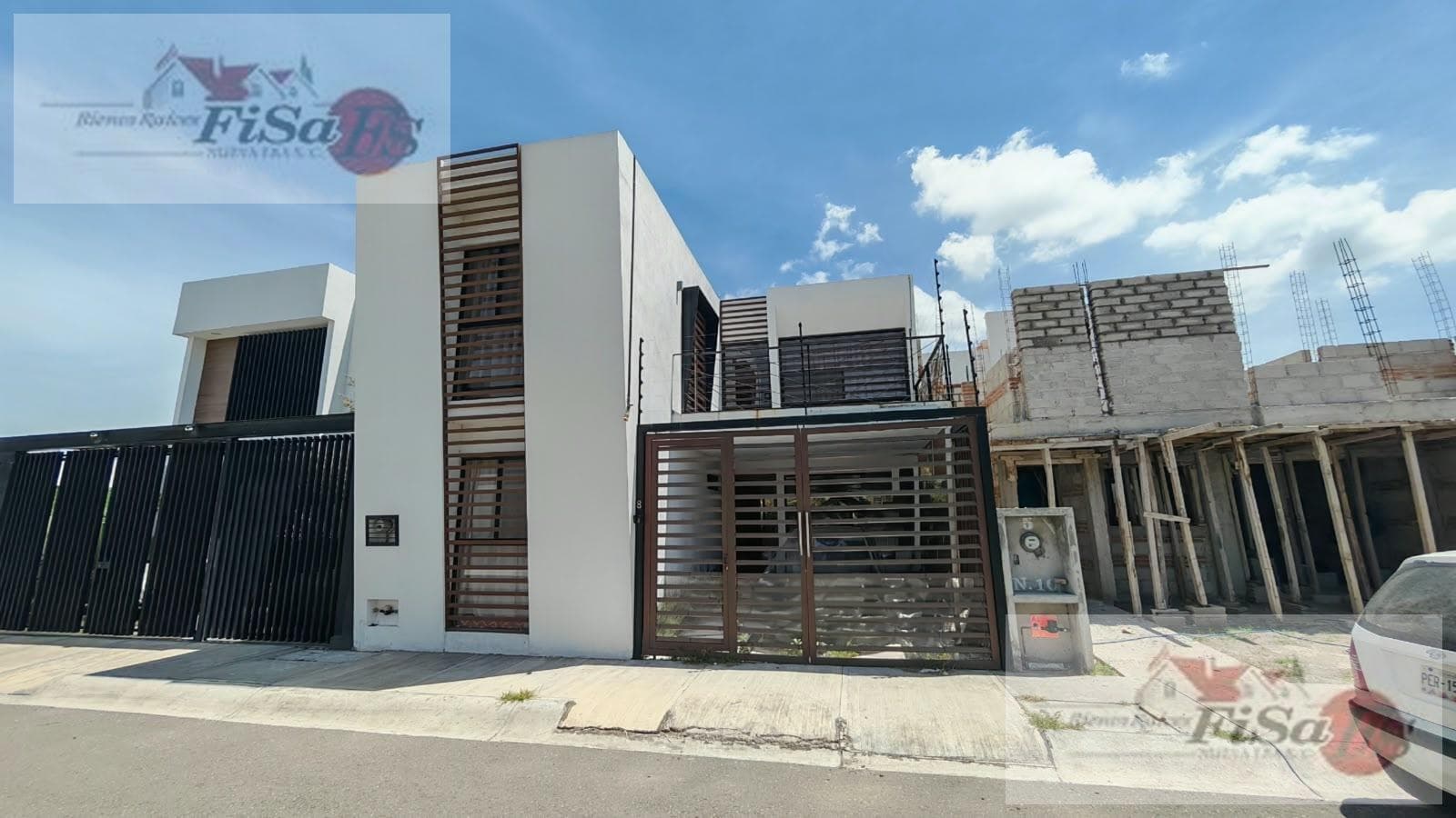 HOUSE FOR SALE IN LOMAS DE BANTHI