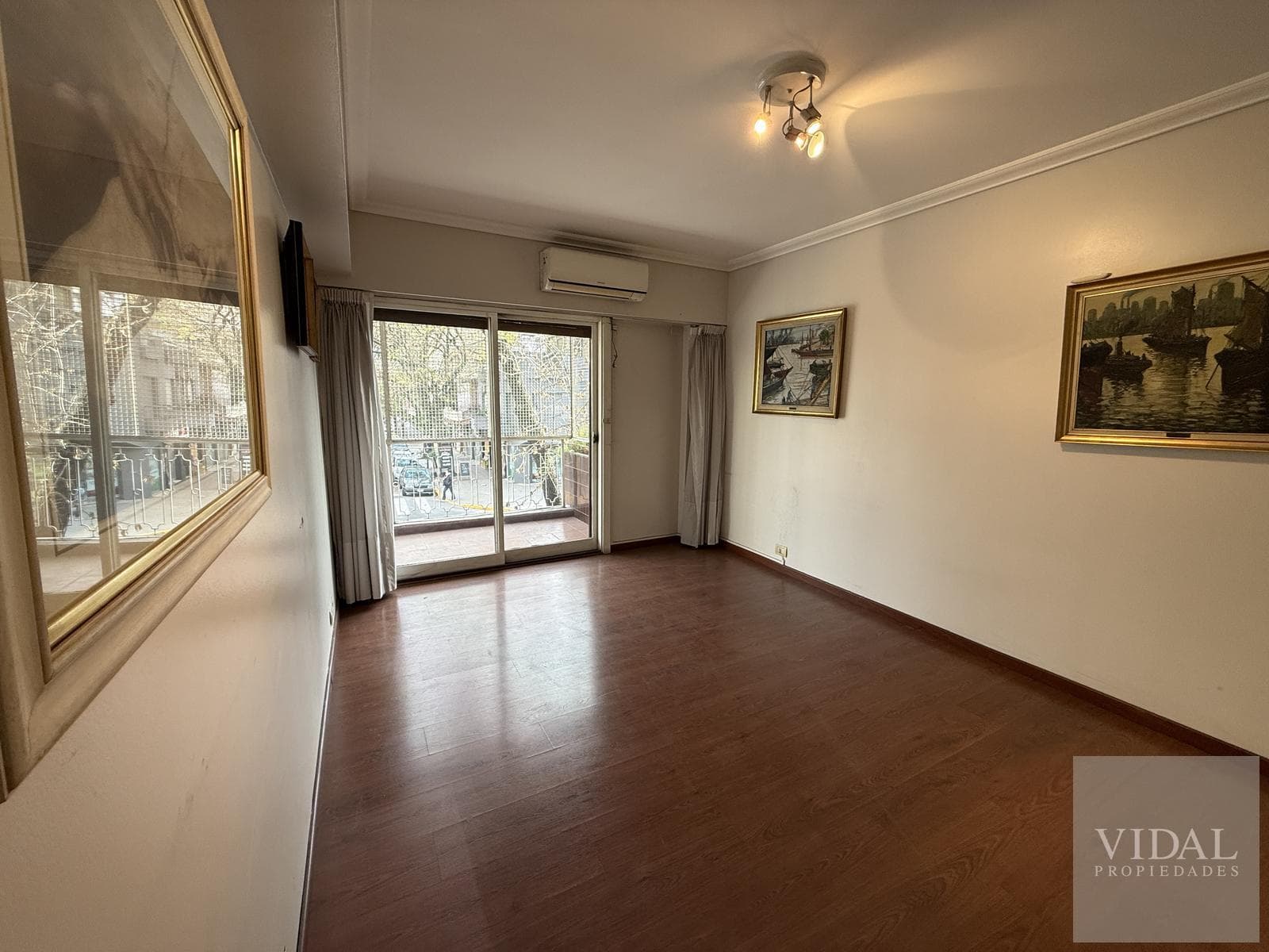 Apartment for sale in Villa Urquiza: 3-room, bright, street-facing unit