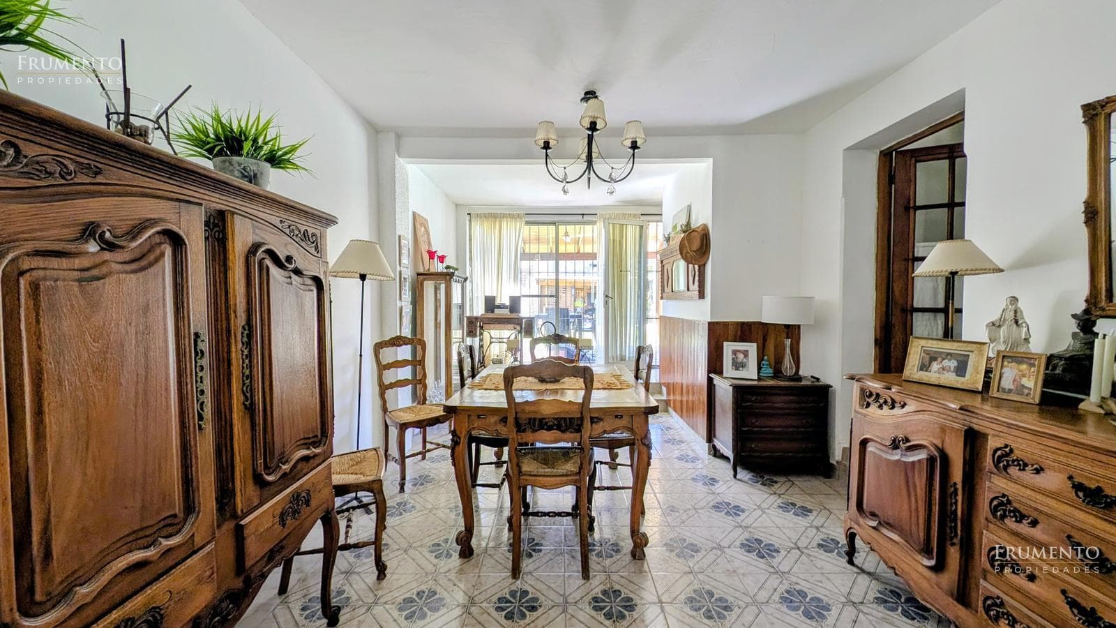 5-ROOM HOUSE WITH GARDEN AND POOL IN BELLA VISTA