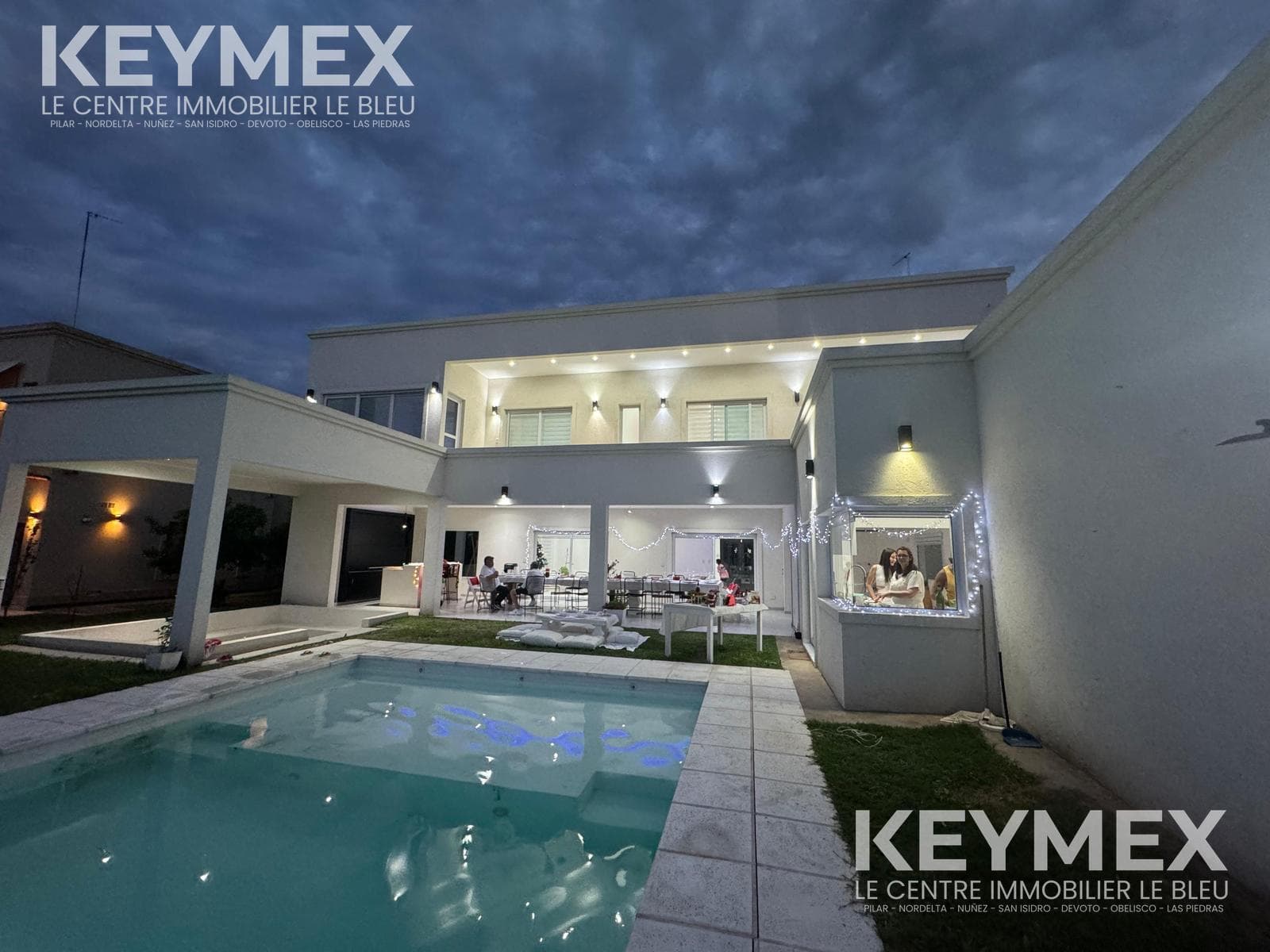Espectacular casa a la venta con excelente calidad constructiva en lote a la laguna