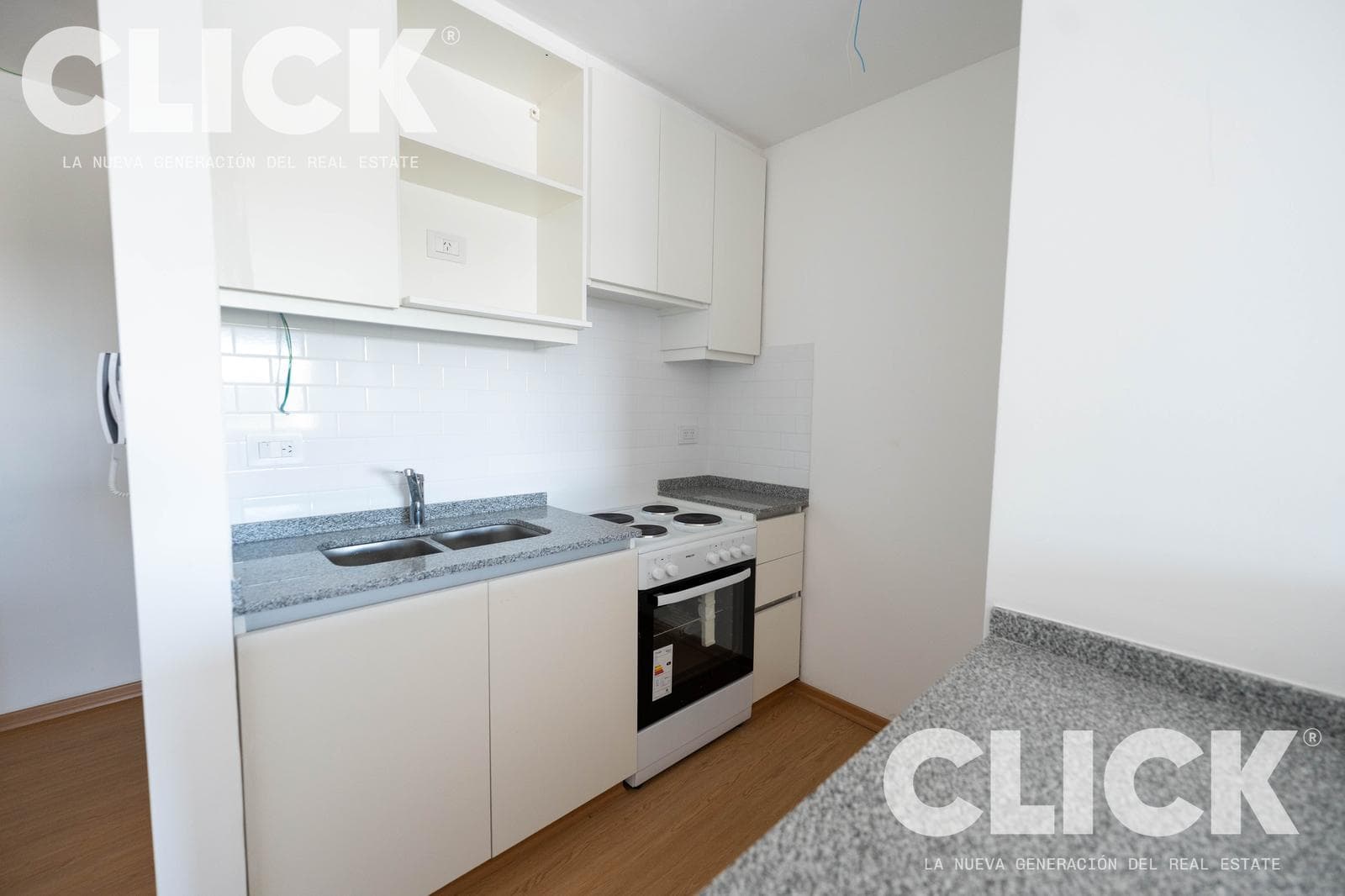 2 Rooms with Balcony Garage Storage Room Brand-new Suitable for Professional Use SUM V. Ortuzar