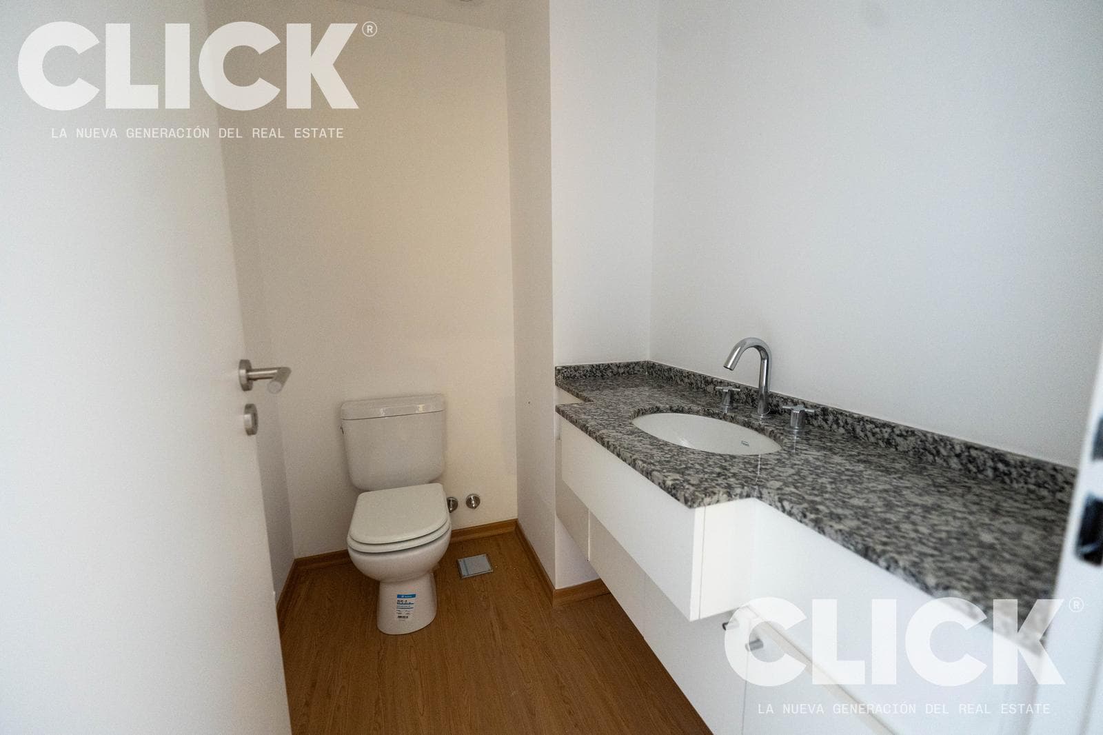 2 Rooms with Balcony Garage Storage Room Brand-new Suitable for Professional Use SUM V. Ortuzar