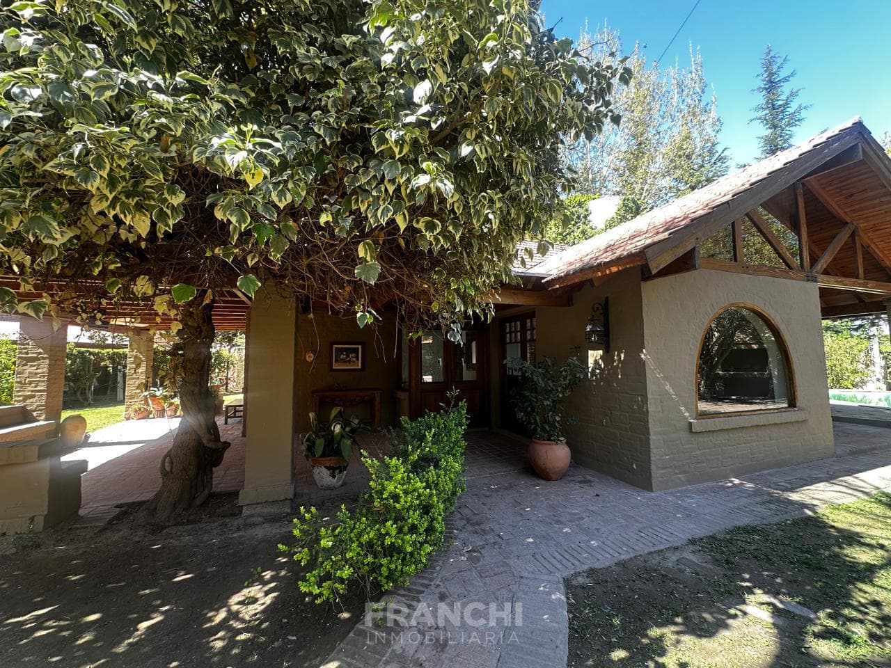 House in Chacras De Coria