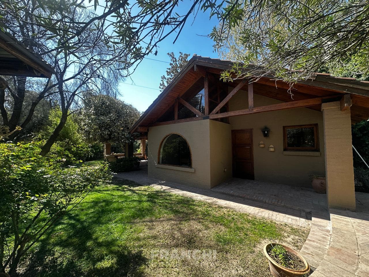 House in Chacras De Coria