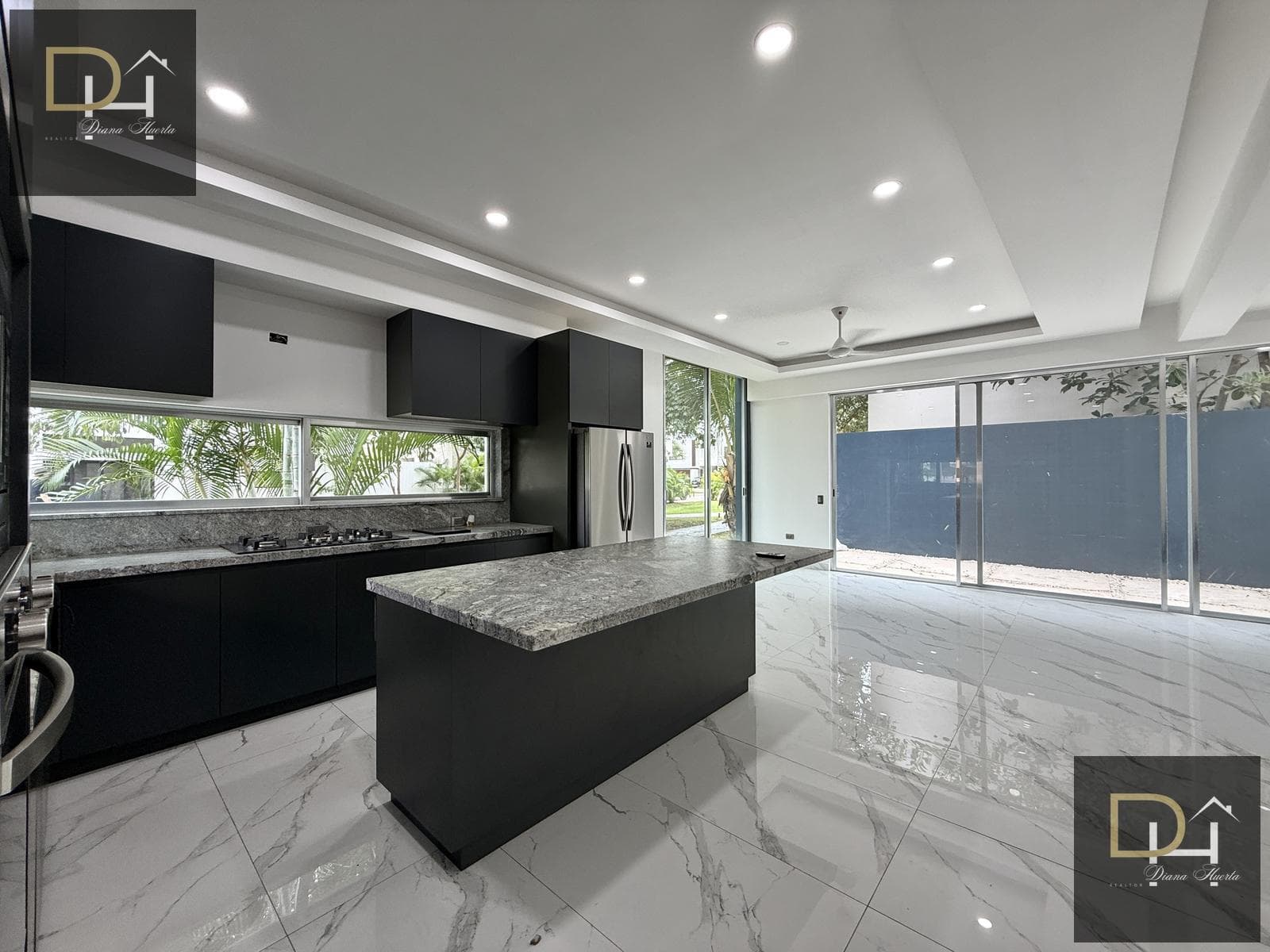 HOUSE FOR SALE IN THE ARBOLADA RESIDENTIAL COMPLEX, CANCÚN | 3 BEDROOMS + ROOF GARDEN + ACCESS TO GREEN SPACE