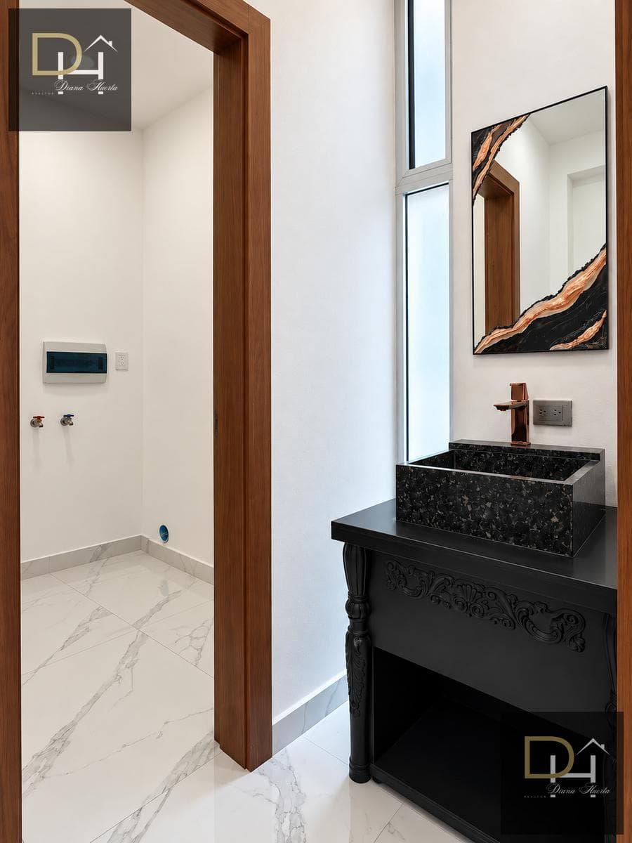 HOUSE FOR SALE IN THE ARBOLADA RESIDENTIAL COMPLEX, CANCÚN | 3 BEDROOMS + ROOF GARDEN + ACCESS TO GREEN SPACE