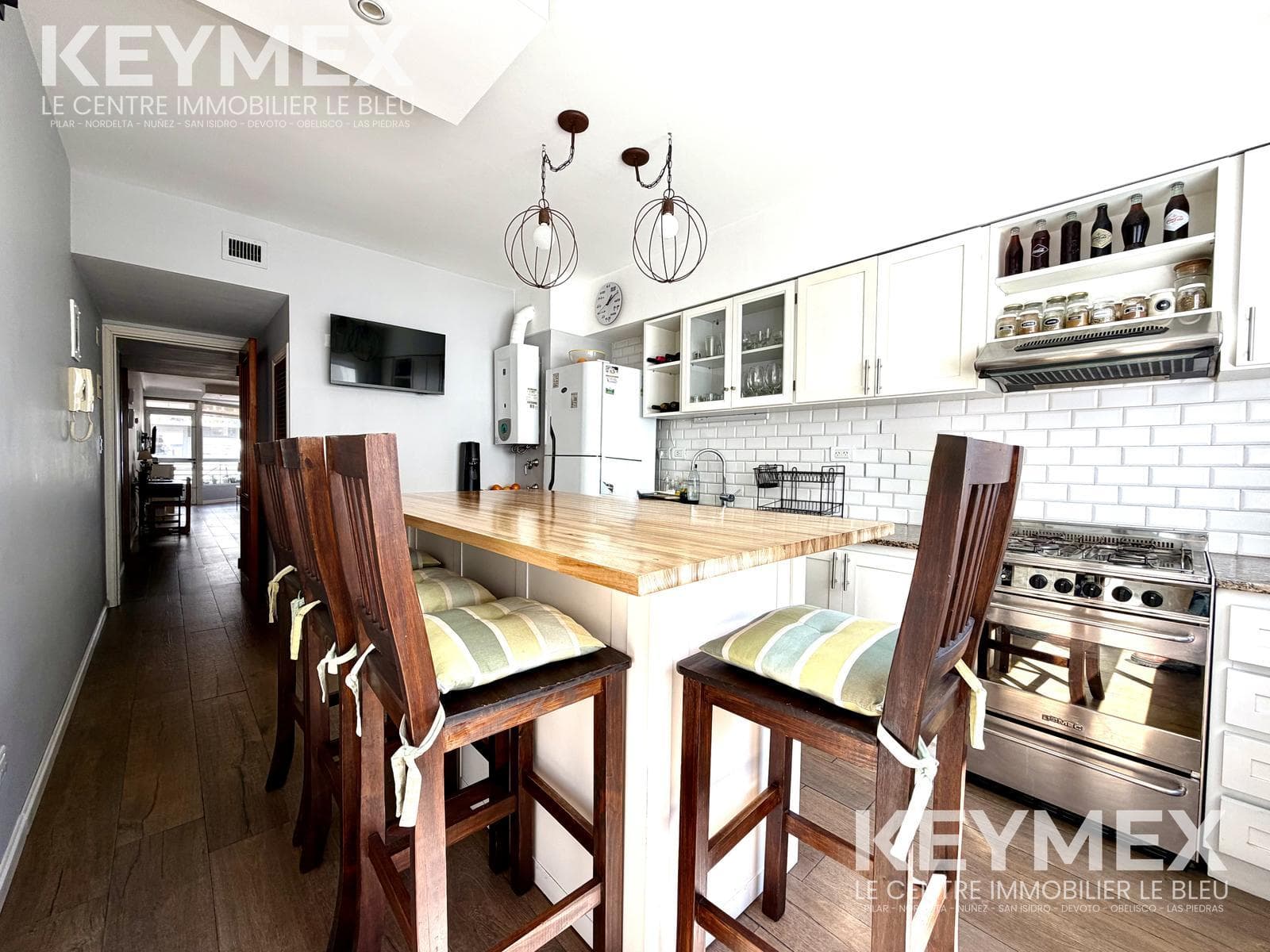 3-room apartment on a half-floor with a parking space and storage room
