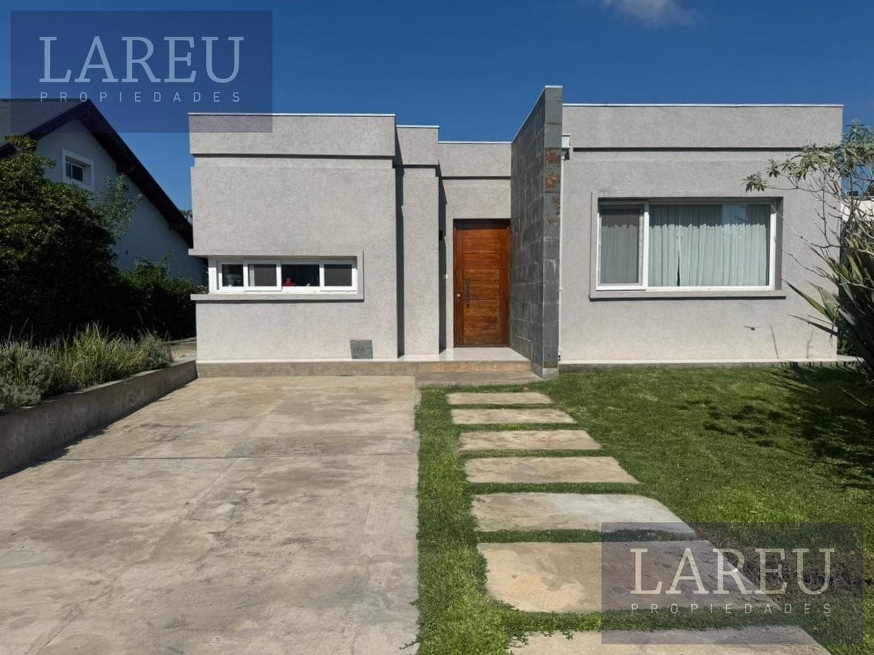 House for sale in La Cañada, Los Arces Pilar.