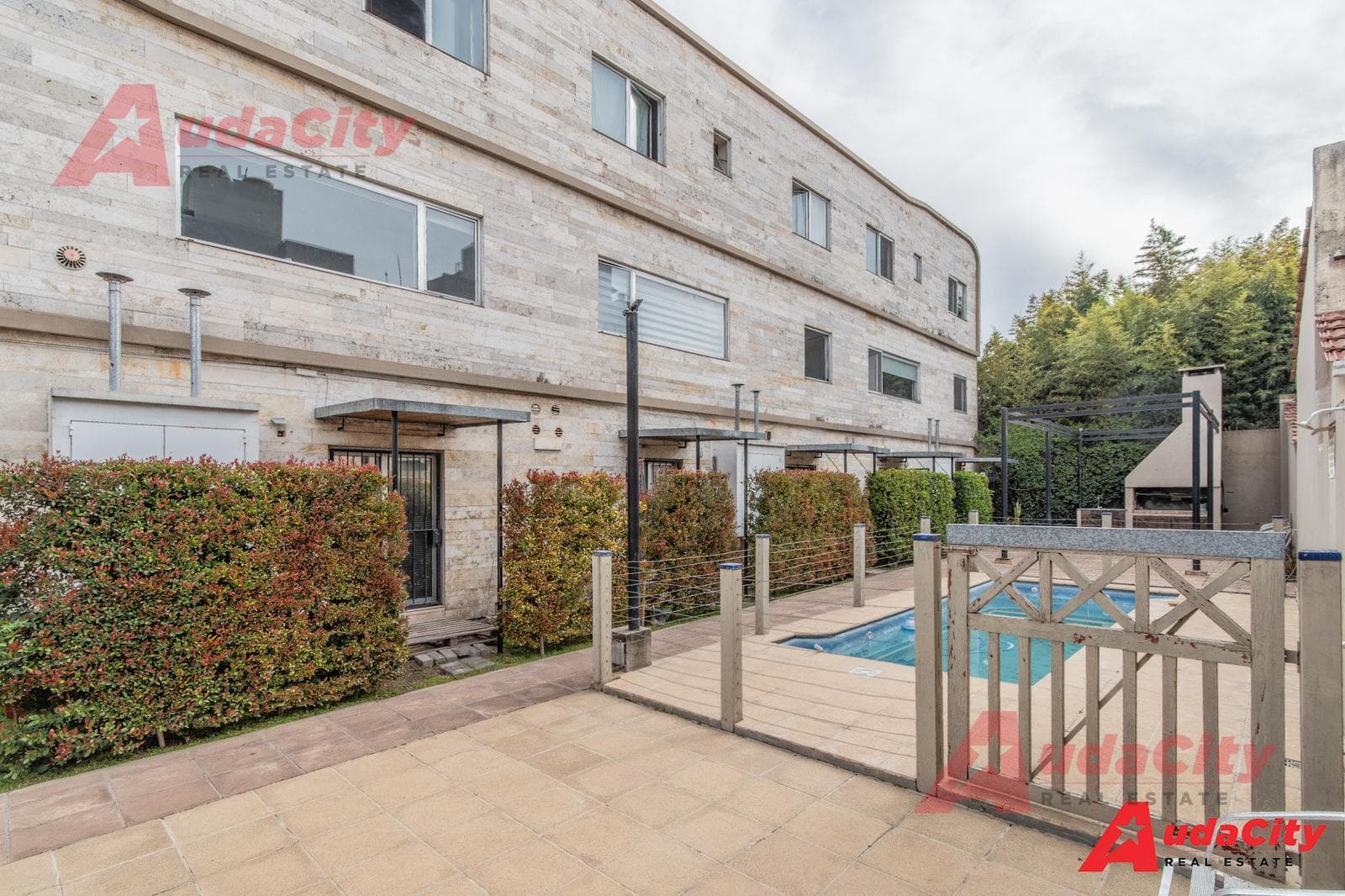 3-Room Apartment for Sale in Castelar with Pool and Grill
