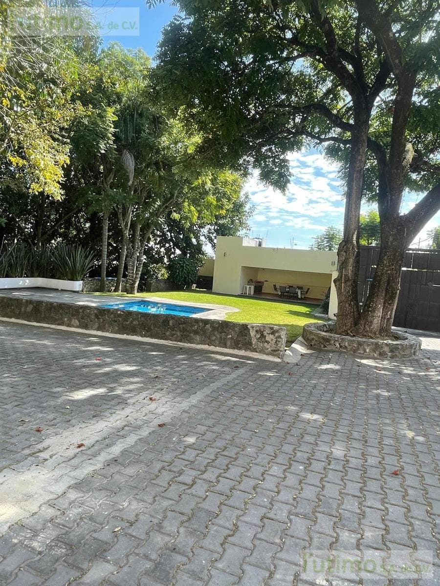 HOUSE FOR SALE WITH A POOL, TLALTENANGO, CUERNAVACA