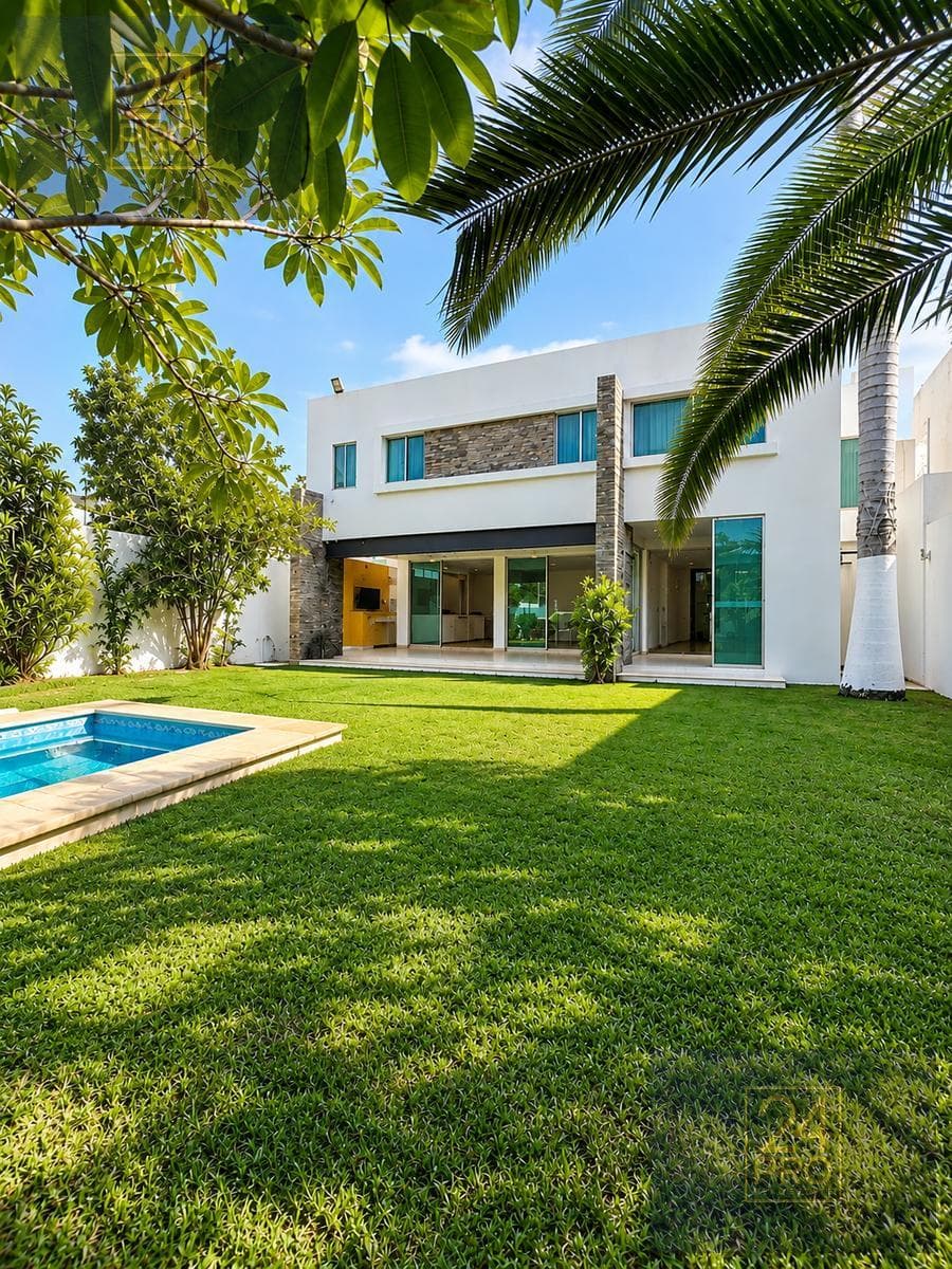 | Beautiful home for sale in Montebello |