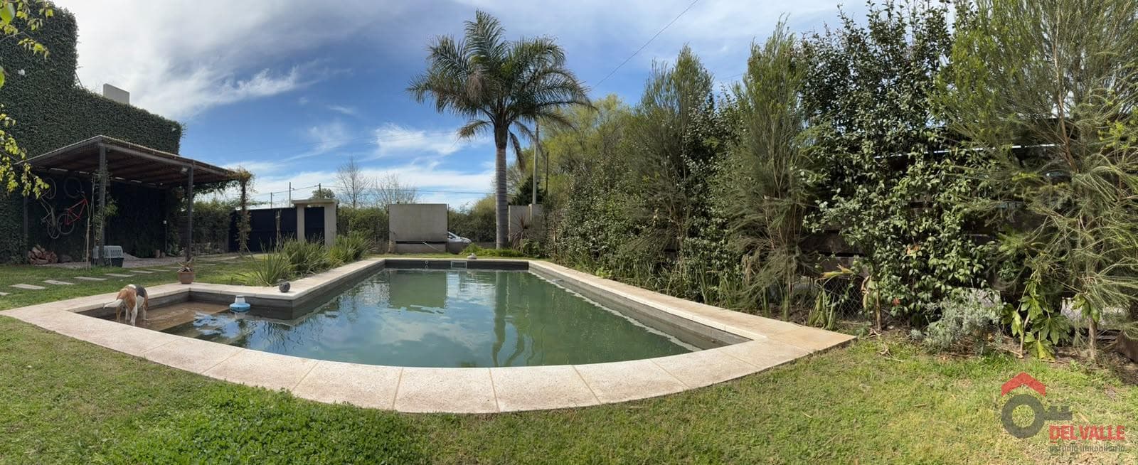 For sale: country house, 140 m2, on a 545 m2 lot, in the Centenario neighborhood. Pehuajó. Excellent condition. House, pool, garden....