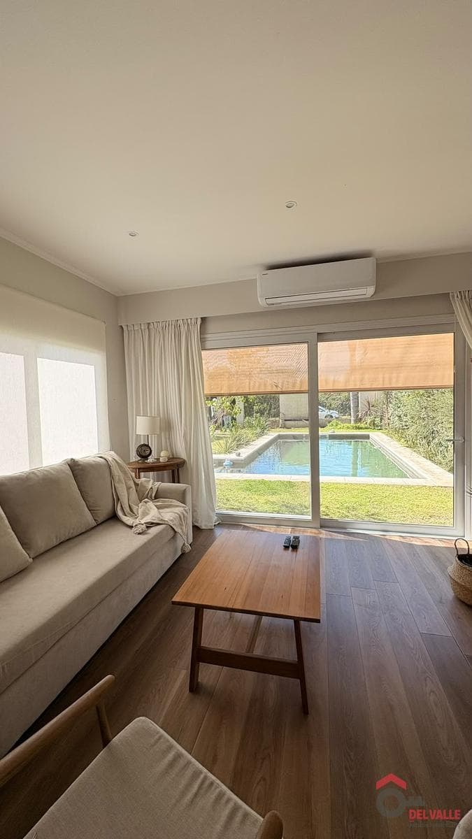 For sale: country house, 140 m2, on a 545 m2 lot, in the Centenario neighborhood. Pehuajó. Excellent condition. House, pool, garden....