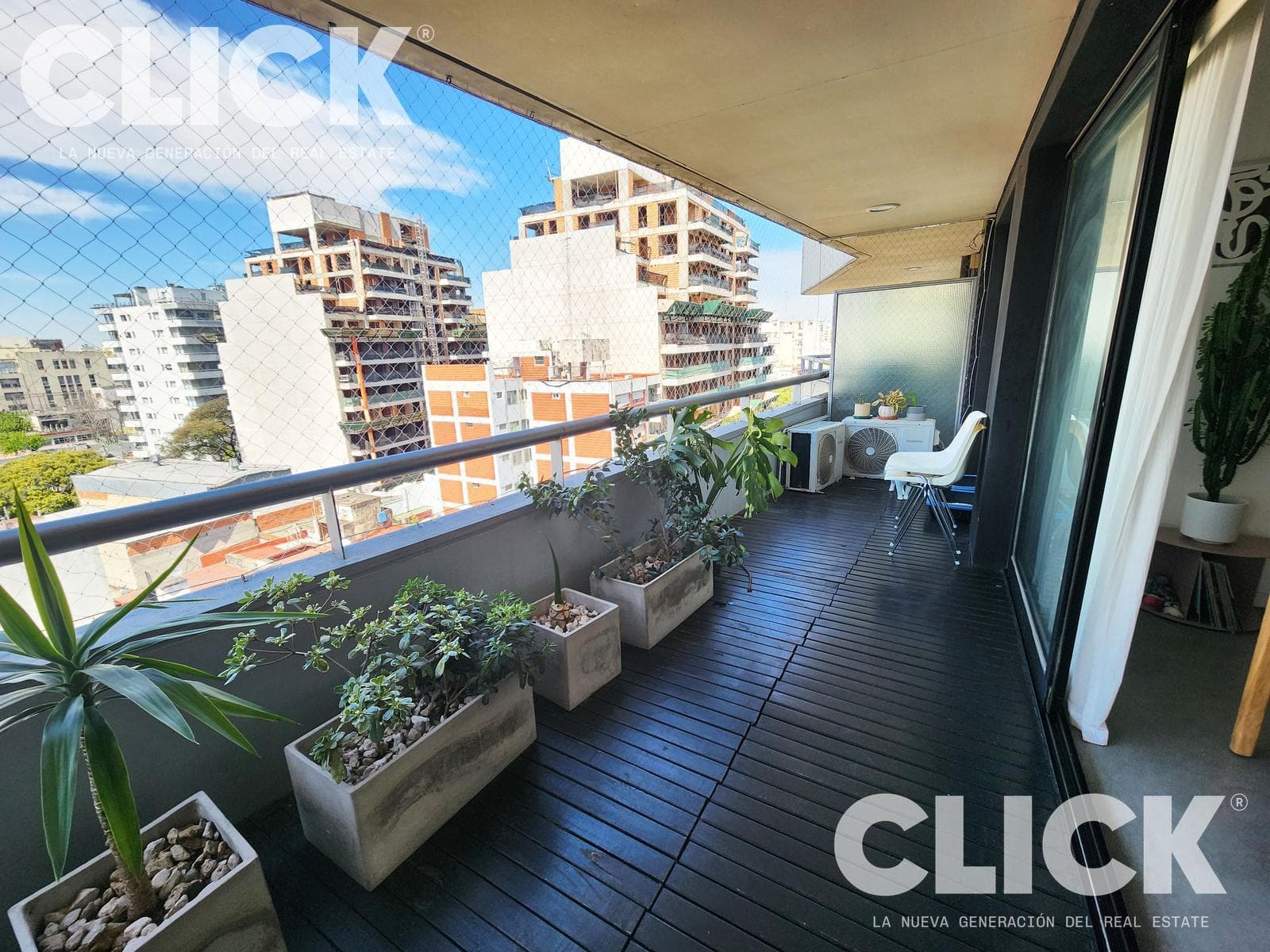For Sale - Spacious 2-room apartment with a balcony and amenities - Colegiales