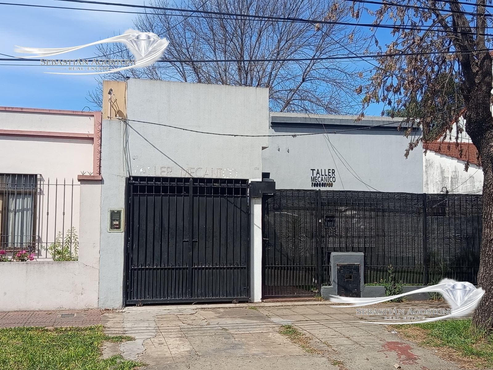 HOUSE WITH LARGE LOT AND EXCELLENT POTENTIAL – SOUTH ITUZAINGÓ