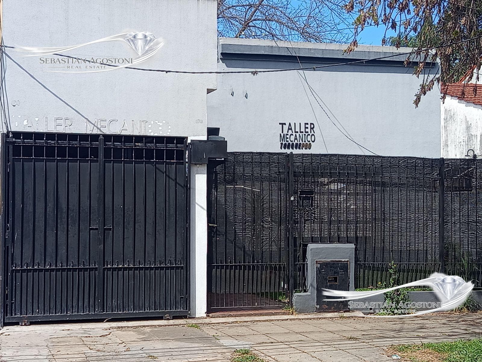 HOUSE WITH LARGE LOT AND EXCELLENT POTENTIAL – SOUTH ITUZAINGÓ