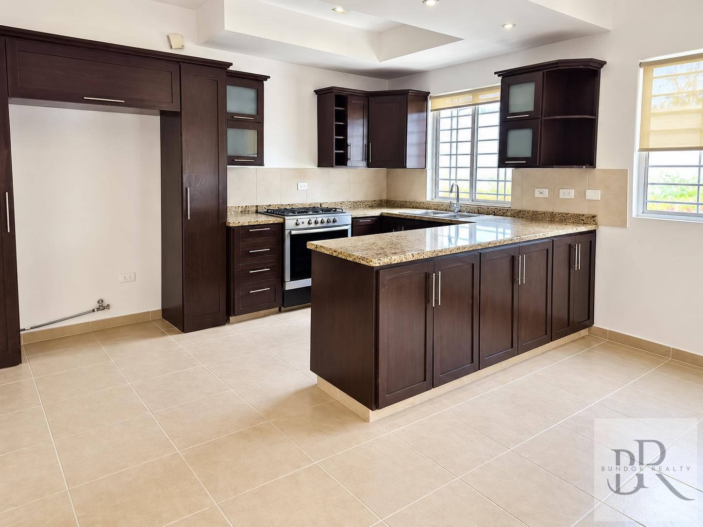 PALMARES RESIDENTIAL COMPLEX, NATIONAL HIGHWAY AREA