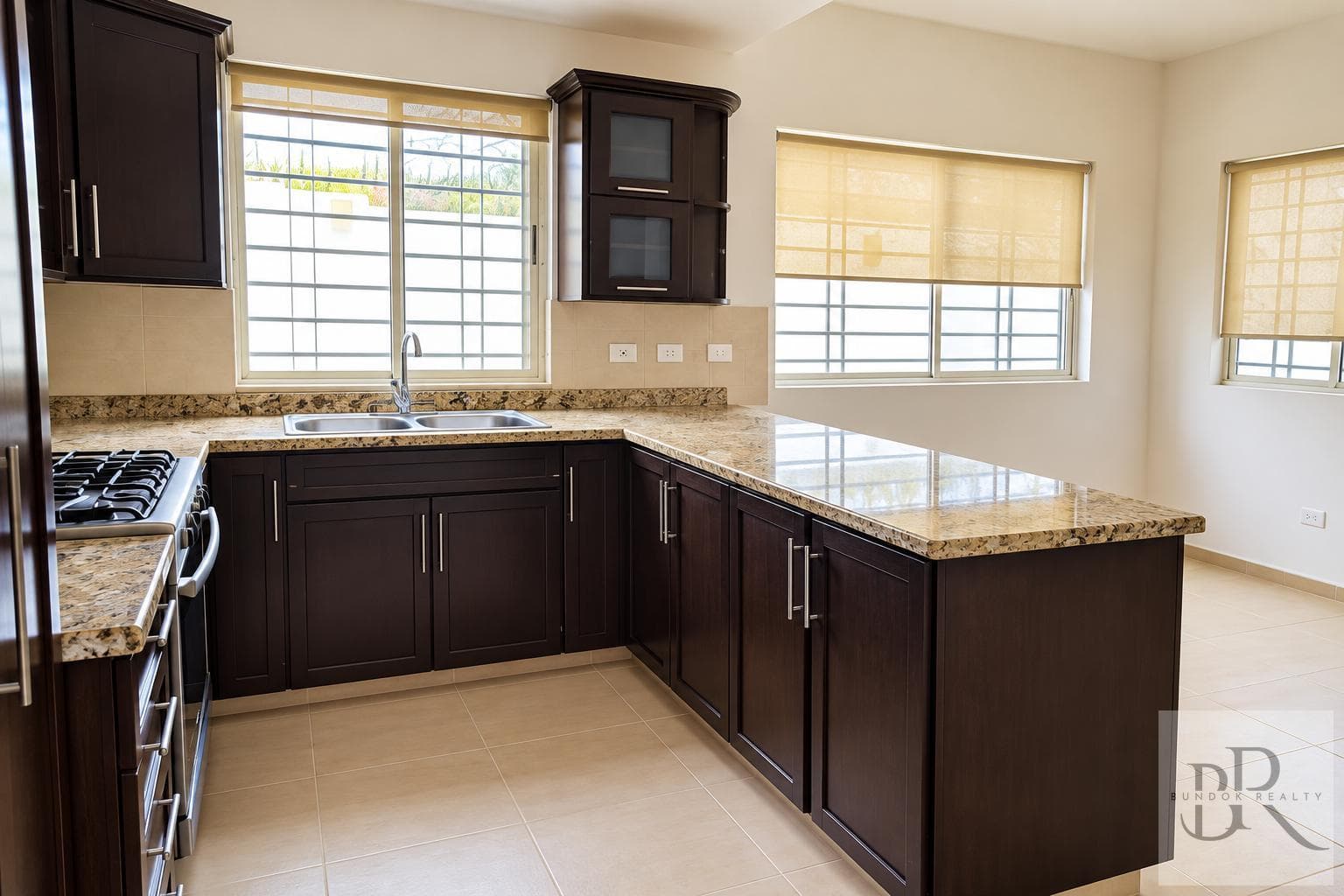 PALMARES RESIDENTIAL COMPLEX, NATIONAL HIGHWAY AREA
