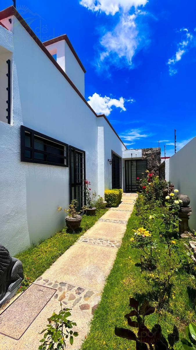 Single-Story House in Cumbres del Lago Juriquilla, Querétaro