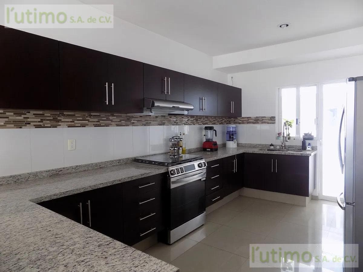 HOUSE FOR SALE, LA CAÑADA SUBDIVISION, CUERNAVACA.