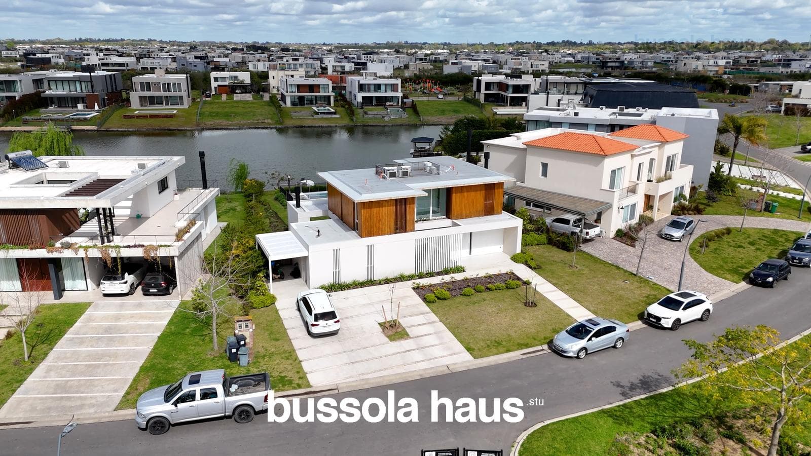 Casa en venta de 6 ambientes al lago en Costas Puertos Escobar