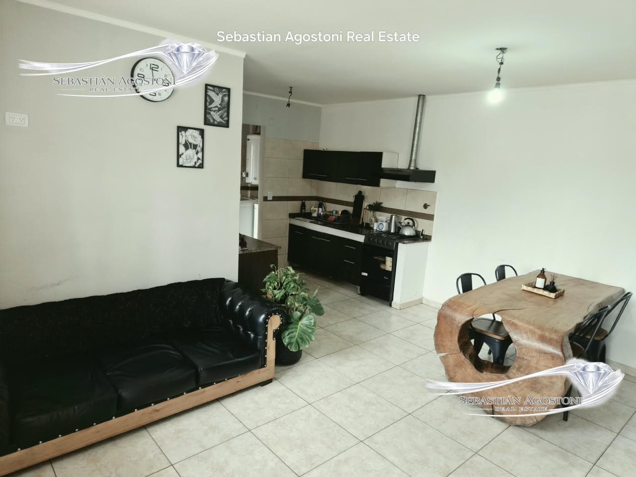 3-room townhouse for rent with an uncovered parking space