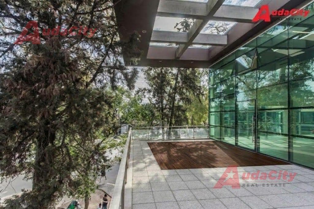 Office for sale in the Parque Leloir neighborhood with a terrace and two parking spaces THE BEST OFFICE