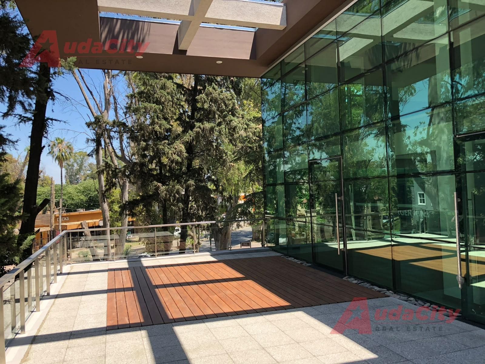 Office for sale in the Parque Leloir neighborhood with a terrace and two parking spaces THE BEST OFFICE