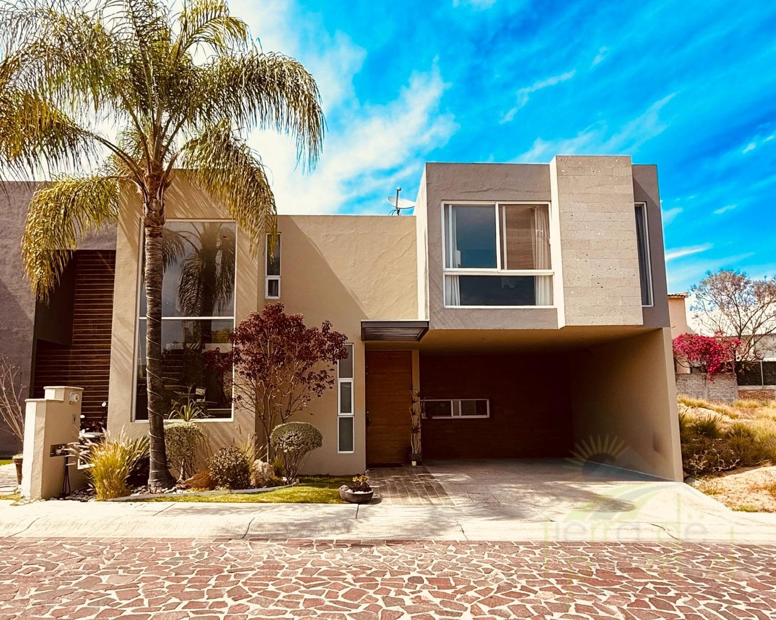 House in a Gated Community with Security in Cumbres del Lago Juriquilla, Querétaro