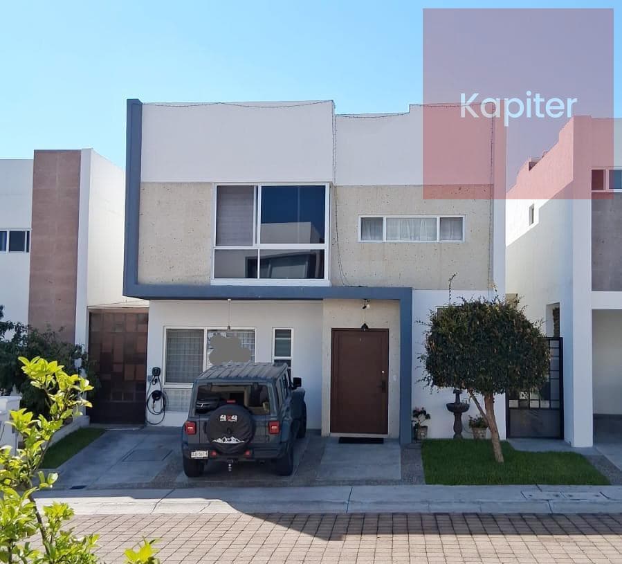 House for SALE in a Condominium in Cumbres del Lago