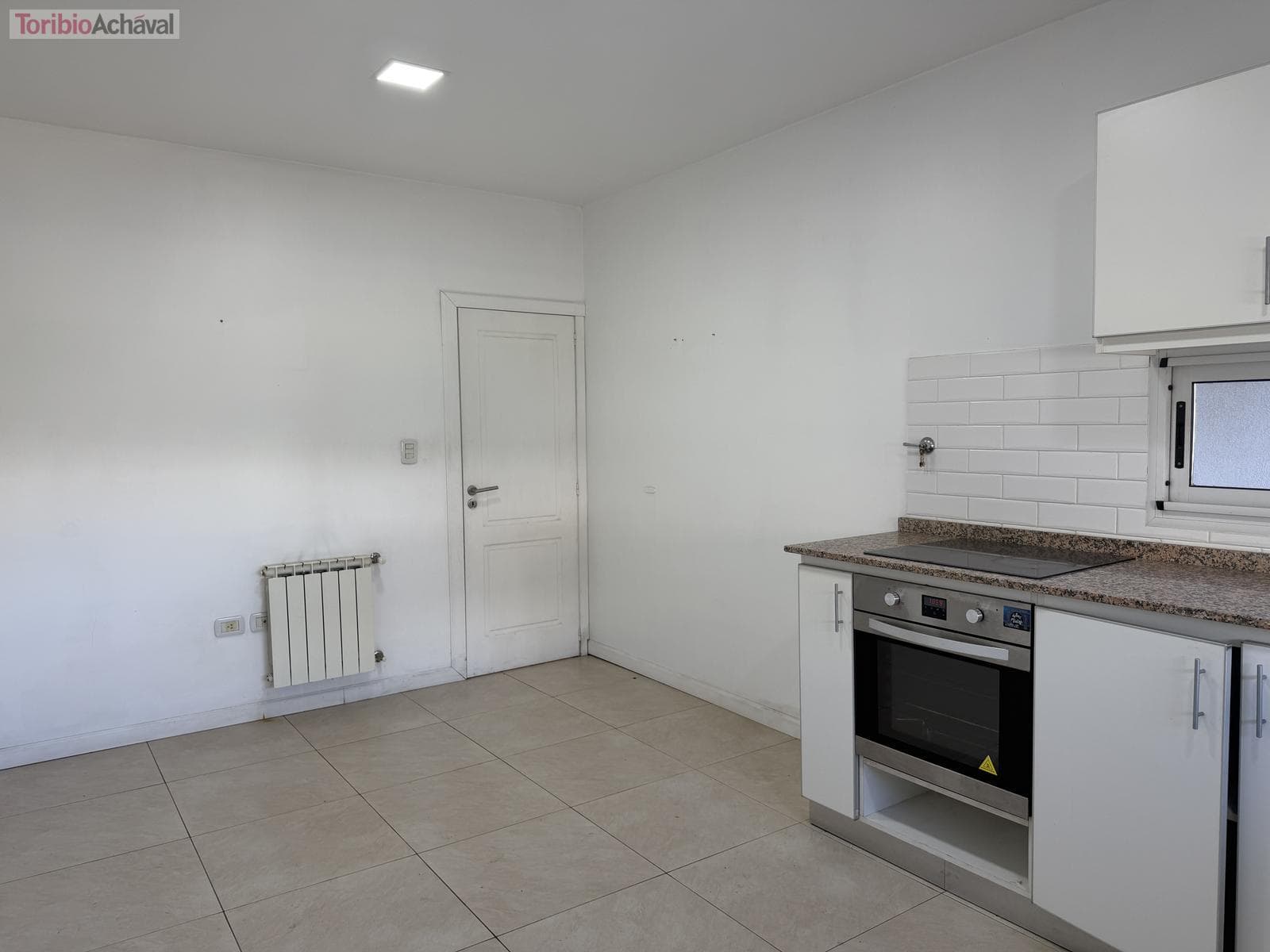House for sale in the San Gabriel neighborhood: one-story, 3 bedrooms, and a pool (first deed)
