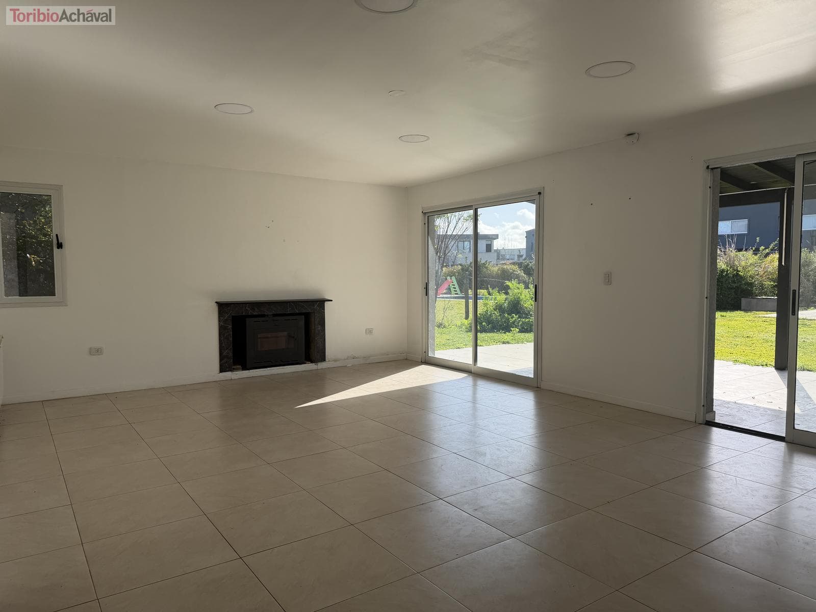 House for sale in the San Gabriel neighborhood: one-story, 3 bedrooms, and a pool (first deed)