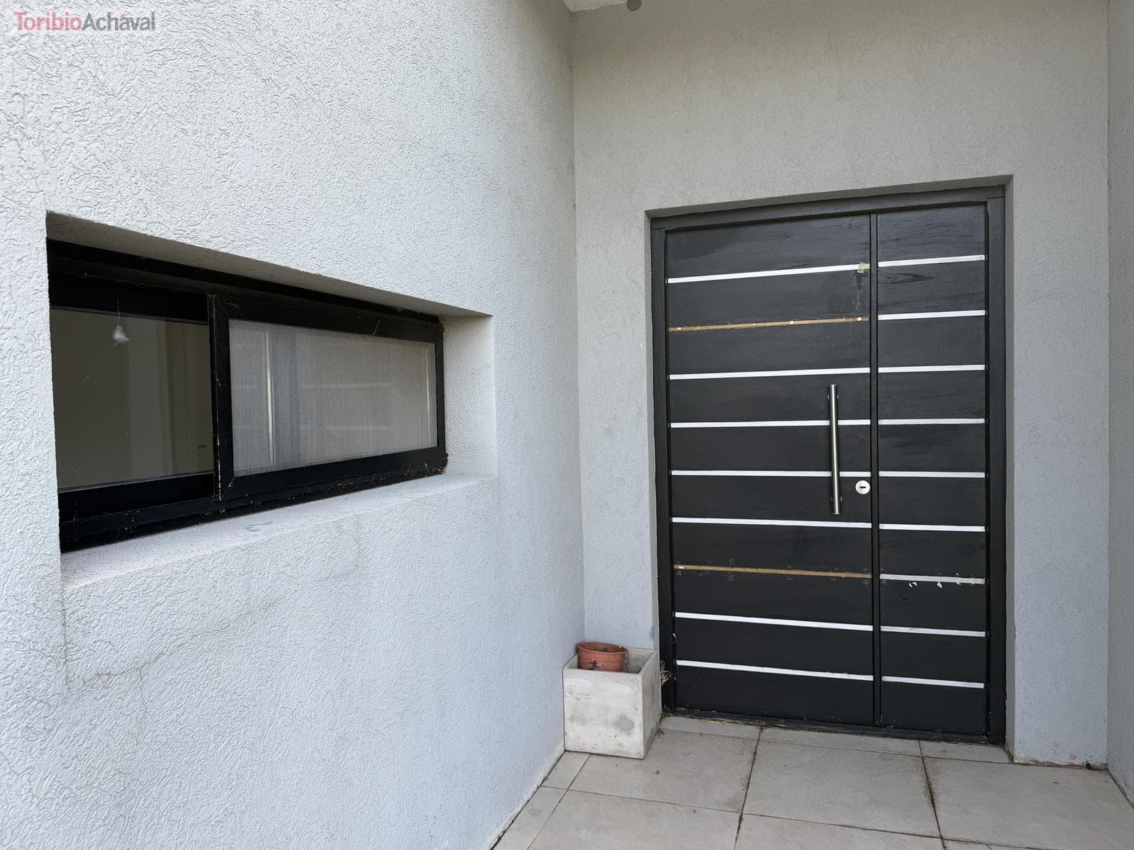 House for sale in the San Gabriel neighborhood: one-story, 3 bedrooms, and a pool (first deed)
