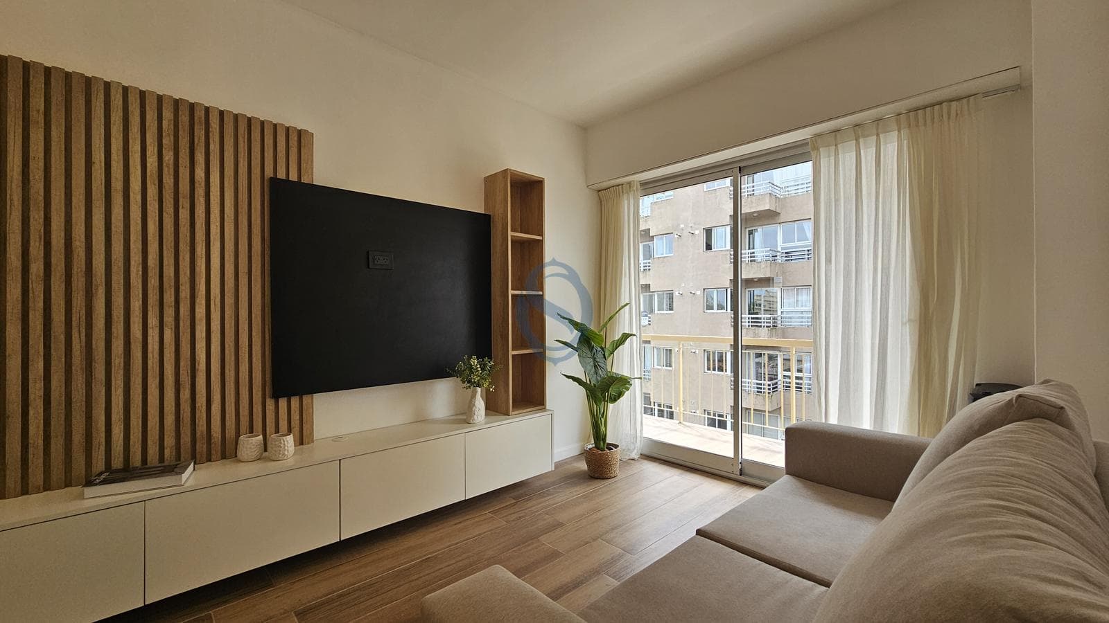 For Sale - Renovated three-room apartment with a long balcony - Gascon 2506 - Plaza Mitre