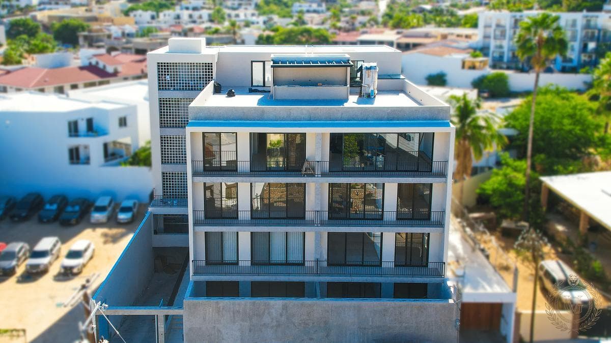 Spacious 2-Bedroom Apartment with a Terrace and Amenities in Cabo San Lucas